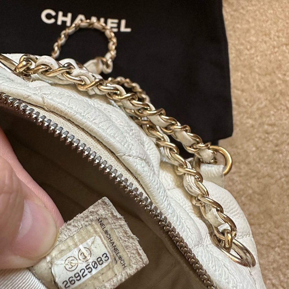 Chanel white caviar day mini backpack.
Used, need spa. - Picture 11 of 16